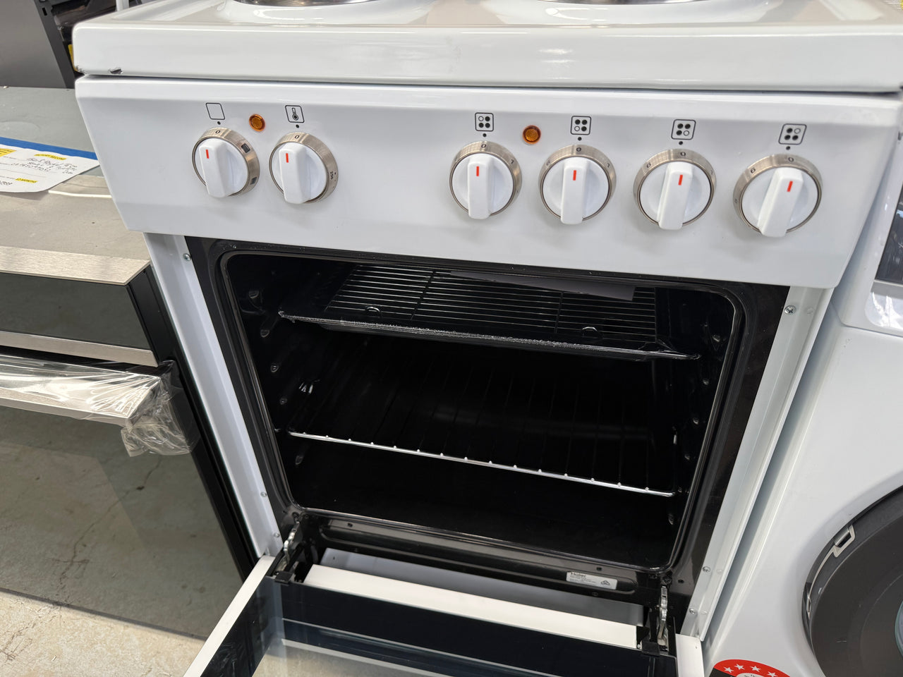 Transportation damaged 54cm 300 Series Freestanding Cooker Solid Hotplate HOR54S5CW1 - Second Hand Appliances Geebung
