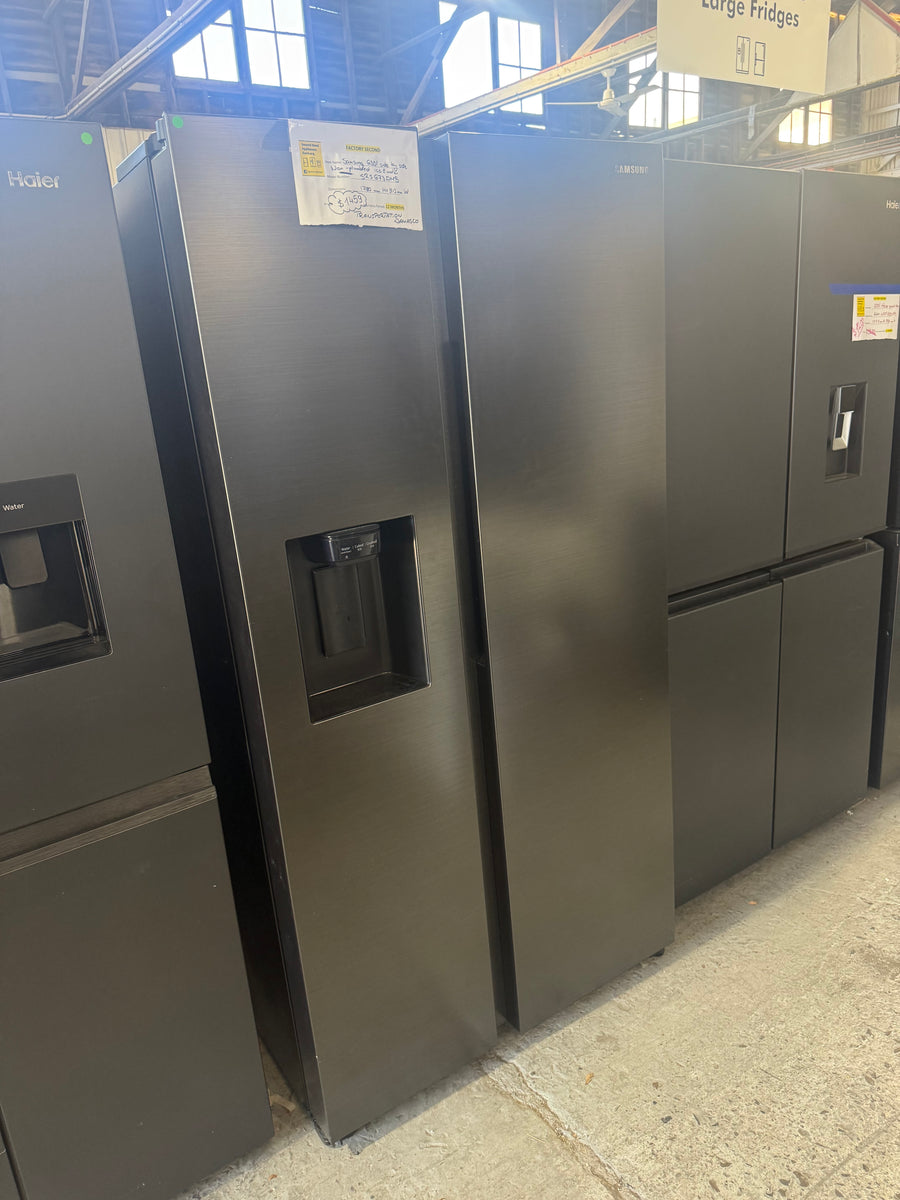 Transportation damaged 635l Samsung side by side with non plumbed ice and water dispenser SRS673DMB - Second Hand Appliances Geebung