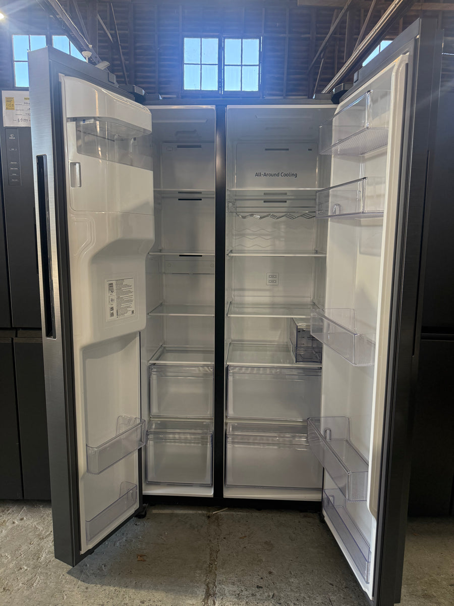 Transportation damaged 635l Samsung side by side with non plumbed ice and water dispenser SRS673DMB - Second Hand Appliances Geebung