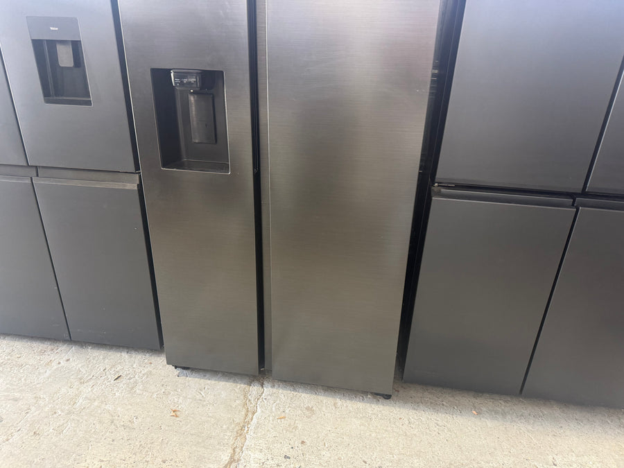 Transportation damaged 635l Samsung side by side with non plumbed ice and water dispenser SRS673DMB - Second Hand Appliances Geebung