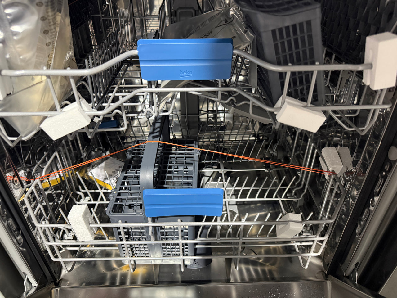 Transportation damaged Beko 60cm Freestanding Dishwasher 16 Place Platinum Steel BDFB1630X - Second Hand Appliances Geebung