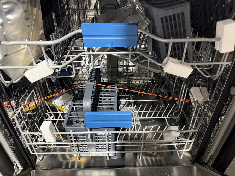 Transportation damaged Beko 60cm Freestanding Dishwasher 16 Place Platinum Steel BDFB1630X - Second Hand Appliances Geebung