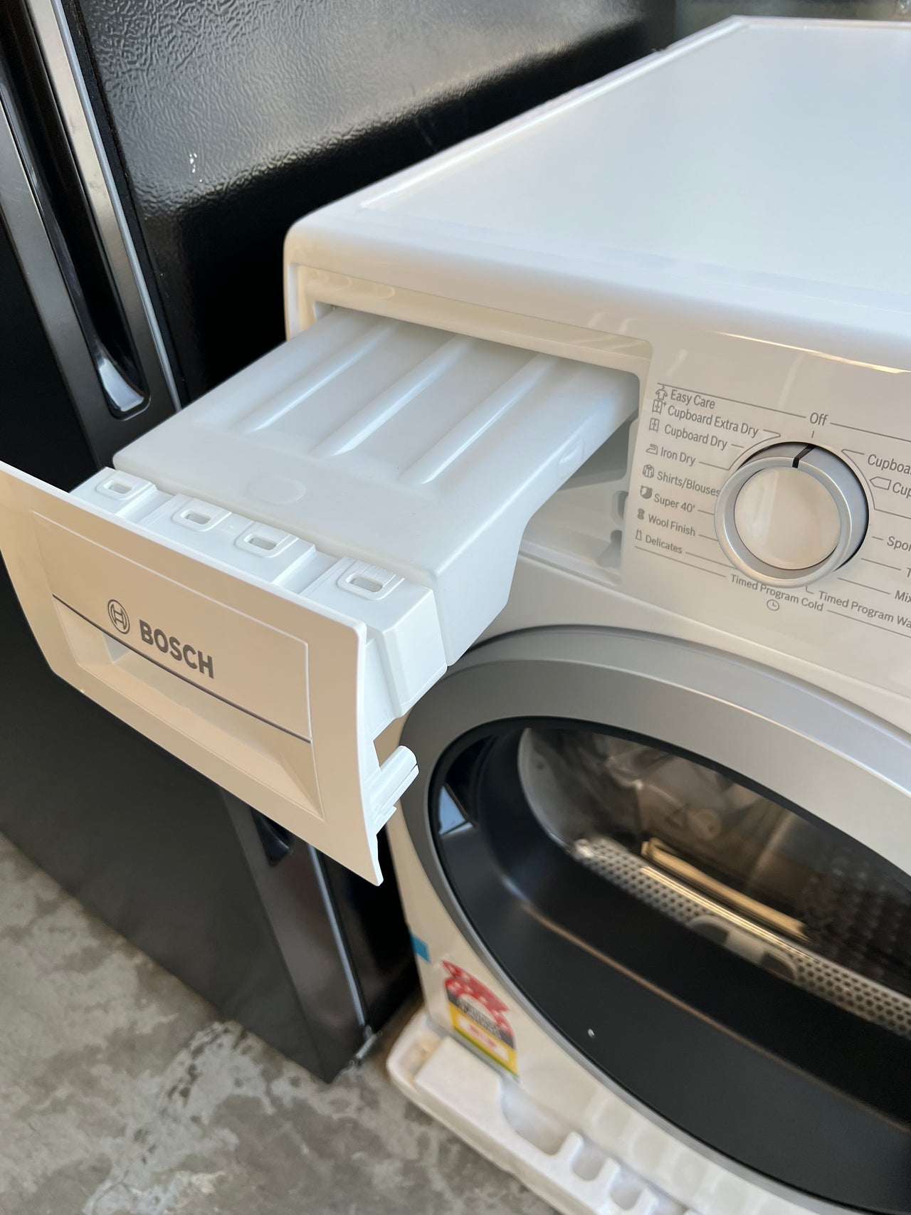 Transportation damaged Bosch 8kg Heat Pump Dryer WTR85T00AU - Second Hand Appliances Geebung