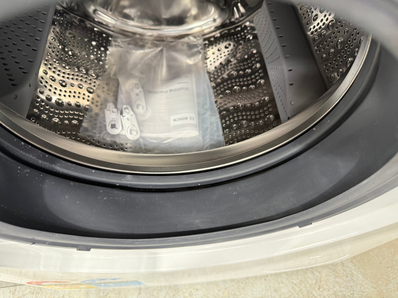Transportation damaged Bosch 9kg Front Load Washer Model: WGG24402AU - Second Hand Appliances Geebung