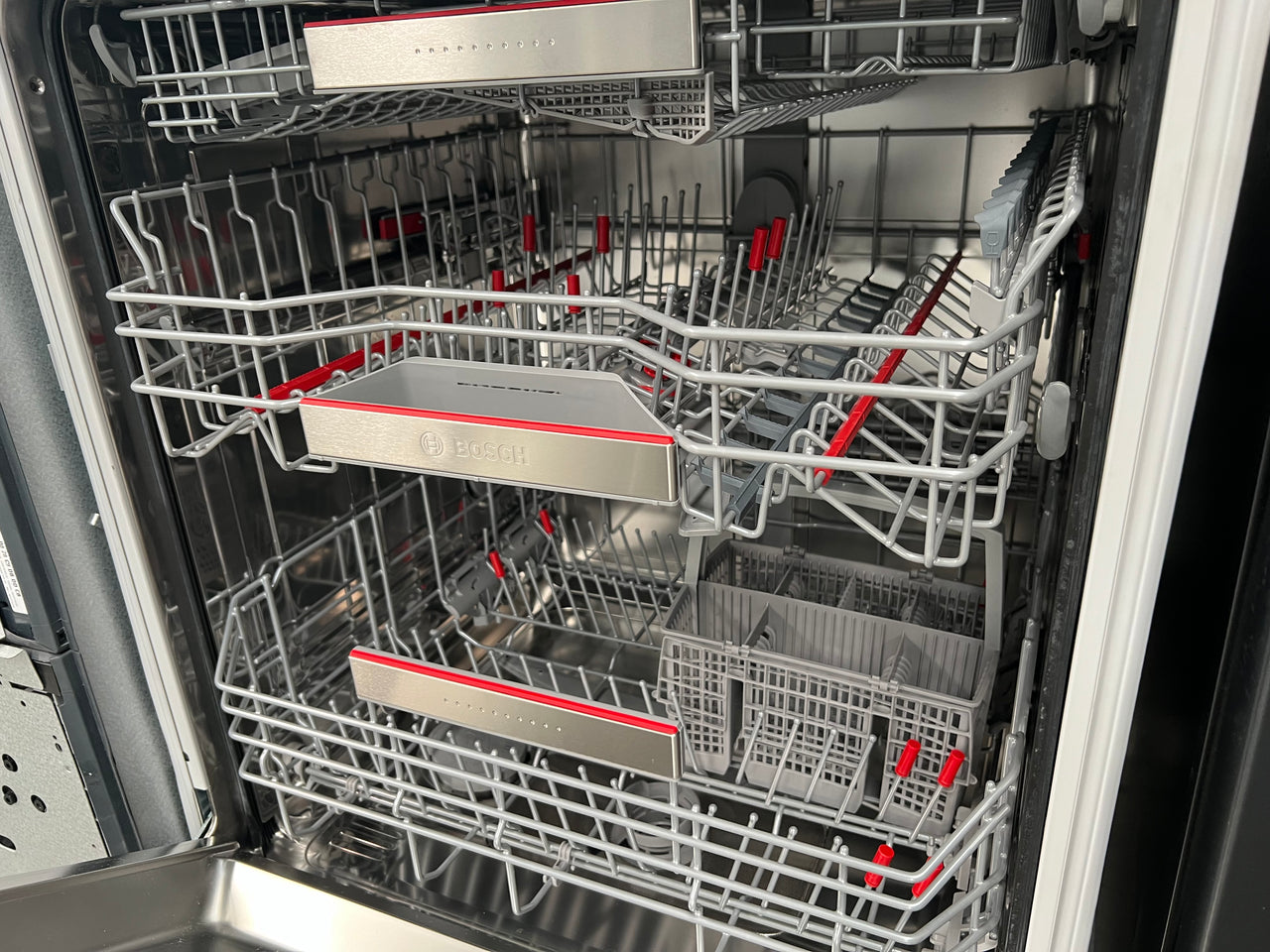Transportation damaged Bosch Serie 8 Built Under Dishwasher SMU8EDS01A - Second Hand Appliances Geebung
