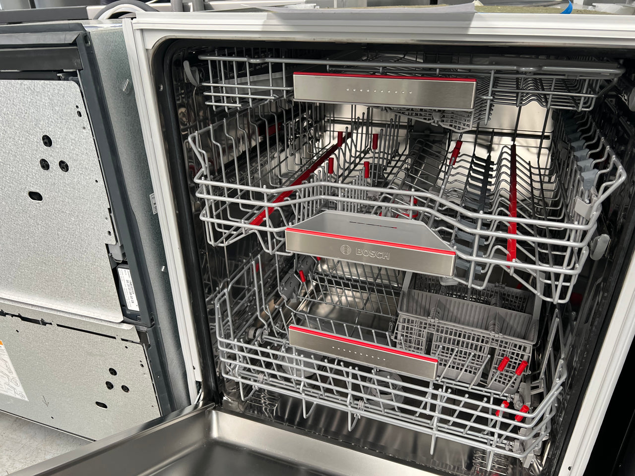 Transportation damaged Bosch Serie 8 Built Under Dishwasher SMU8EDS01A - Second Hand Appliances Geebung