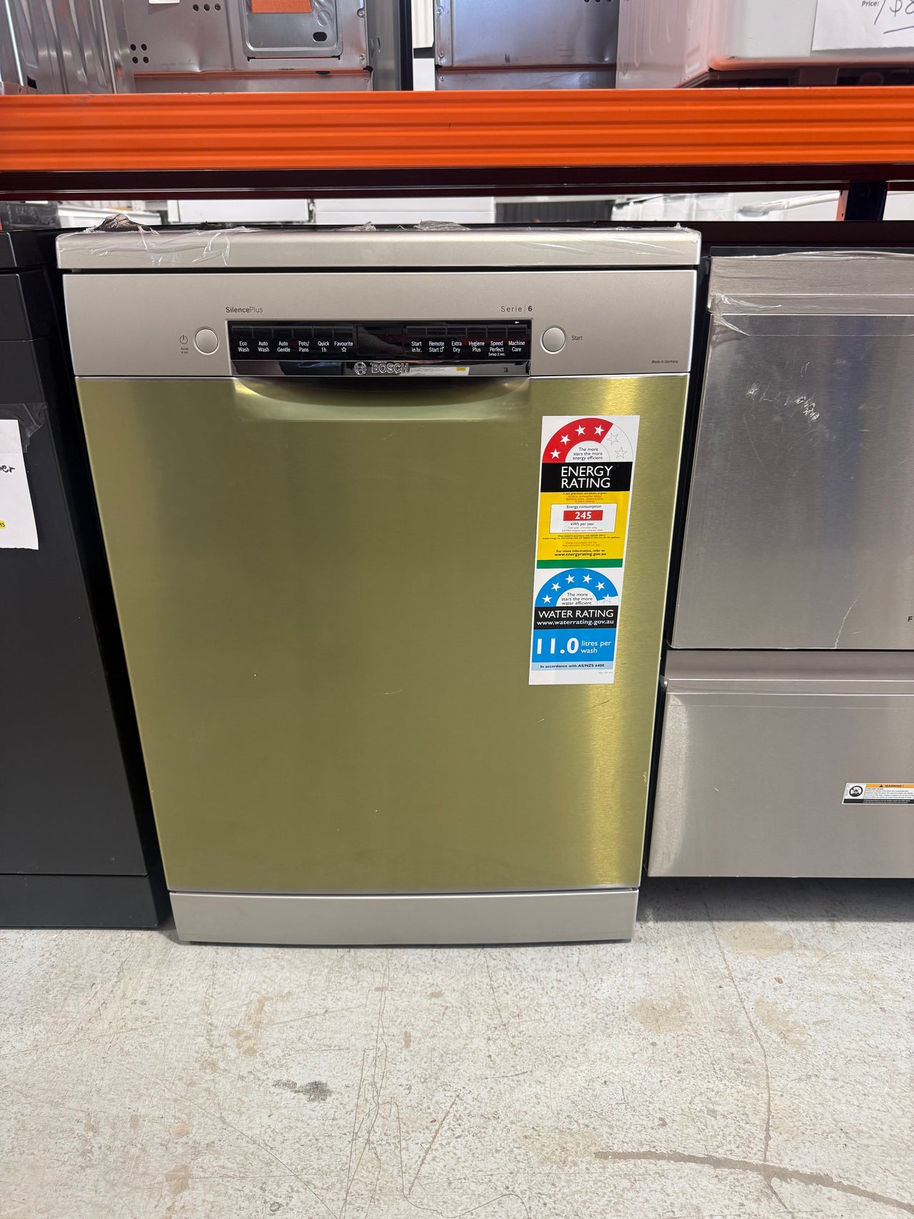Transportation damaged Bosch Series 6 60cm Freestanding Dishwasher – SMS6HCI02A - Second Hand Appliances Geebung