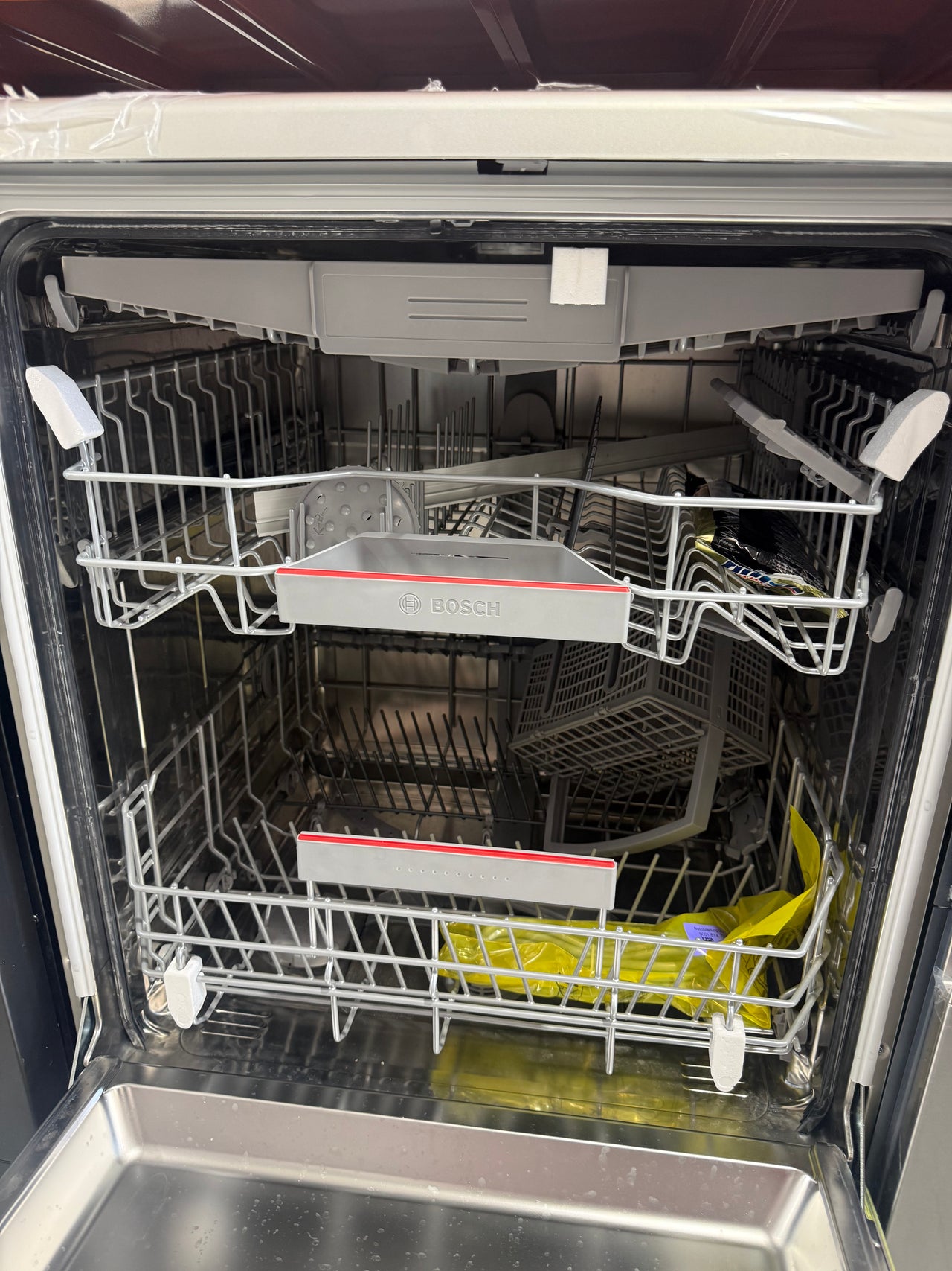 Transportation damaged Bosch Series 6 60cm Freestanding Dishwasher – SMS6HCI02A - Second Hand Appliances Geebung