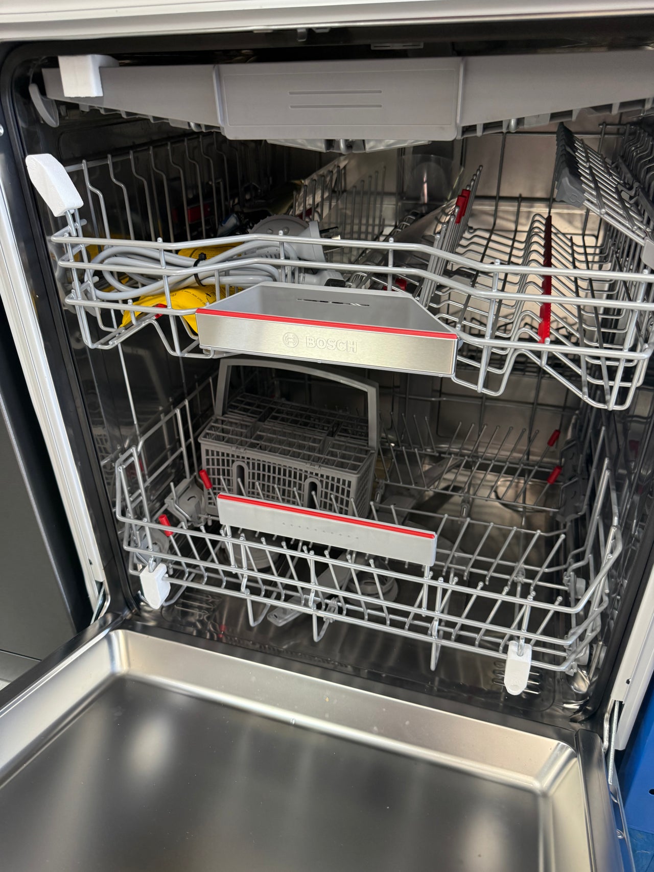 Transportation damaged Bosch Series 6 Fully Integrated Dishwasher  Model: SMV6HCX01A - Second Hand Appliances Geebung