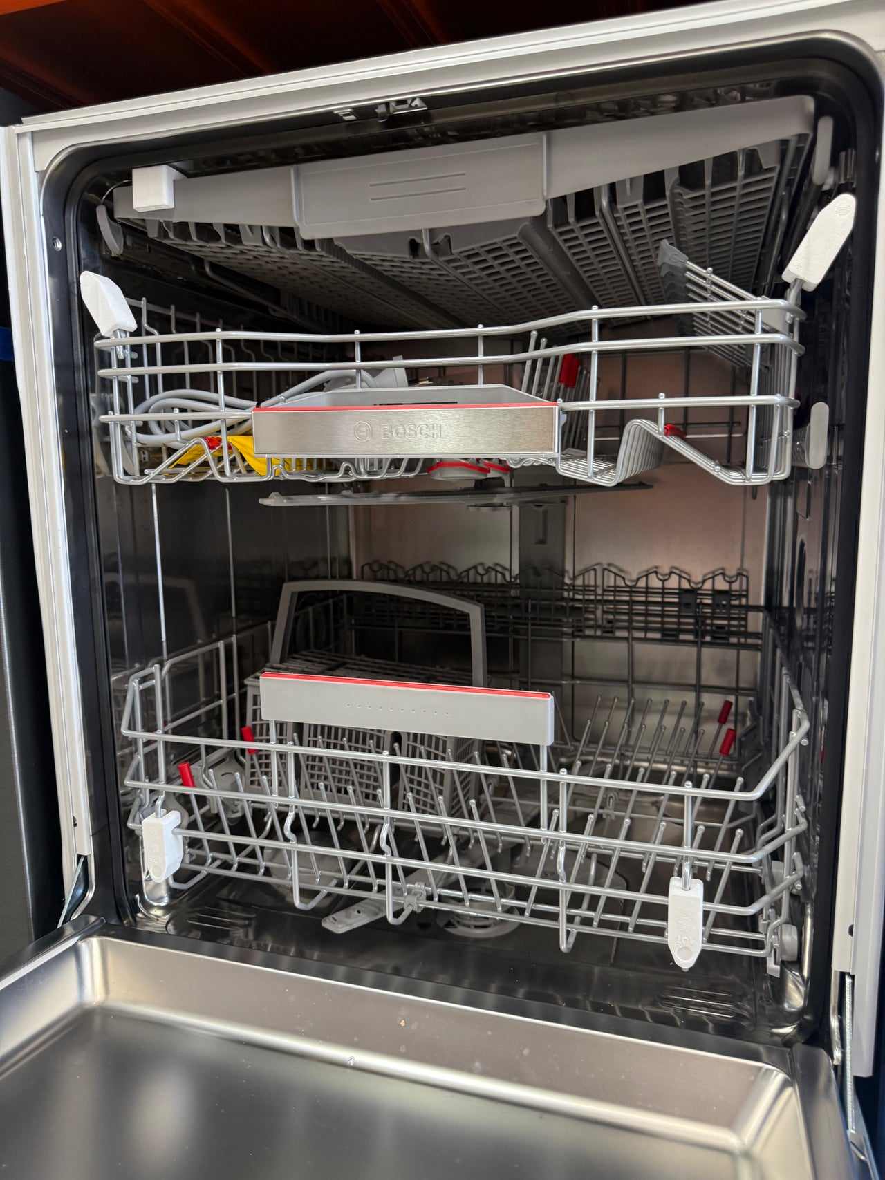 Transportation damaged Bosch Series 6 Fully Integrated Dishwasher  Model: SMV6HCX01A - Second Hand Appliances Geebung