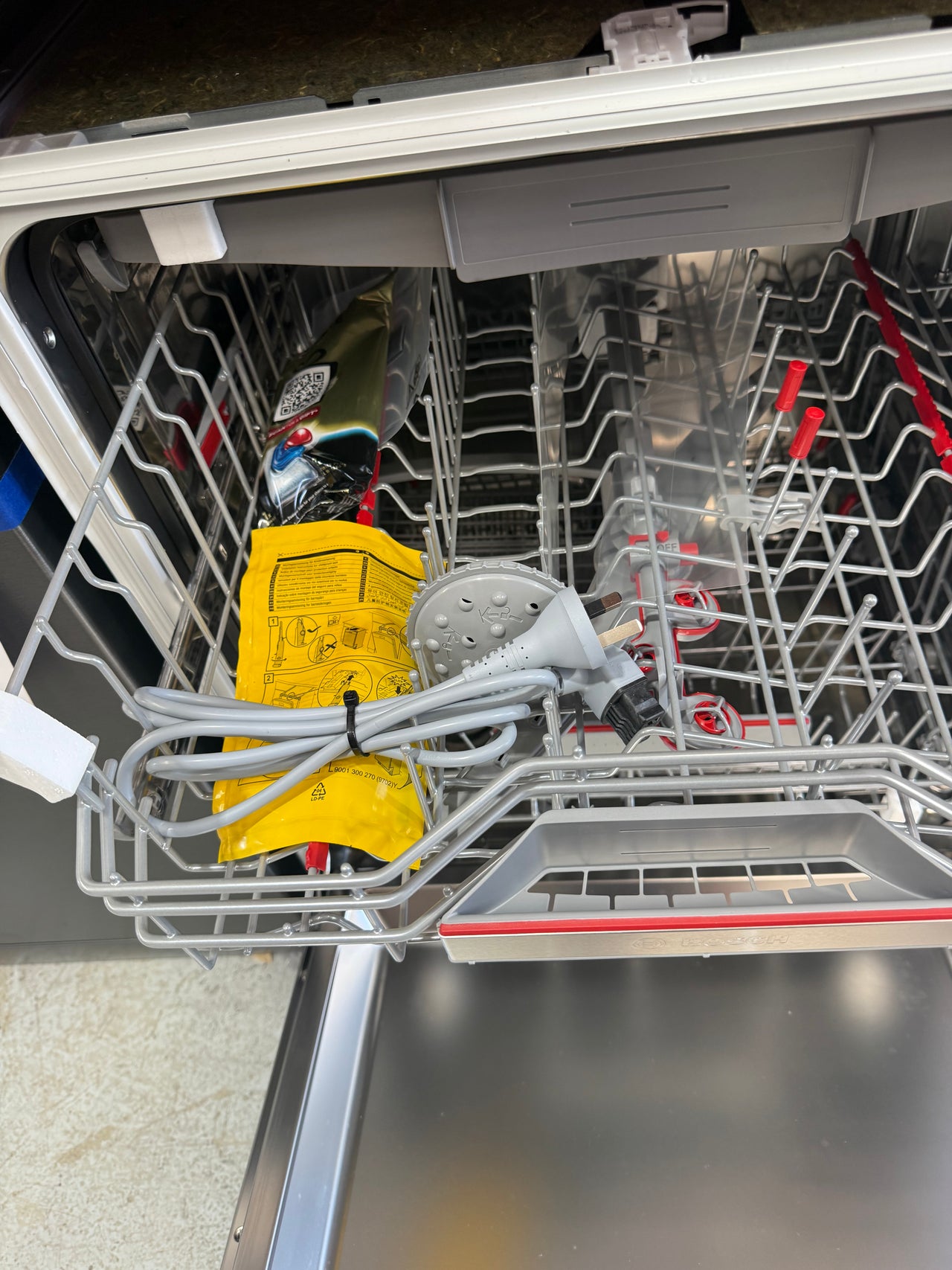 Transportation damaged Bosch Series 6 Fully Integrated Dishwasher  Model: SMV6HCX01A - Second Hand Appliances Geebung