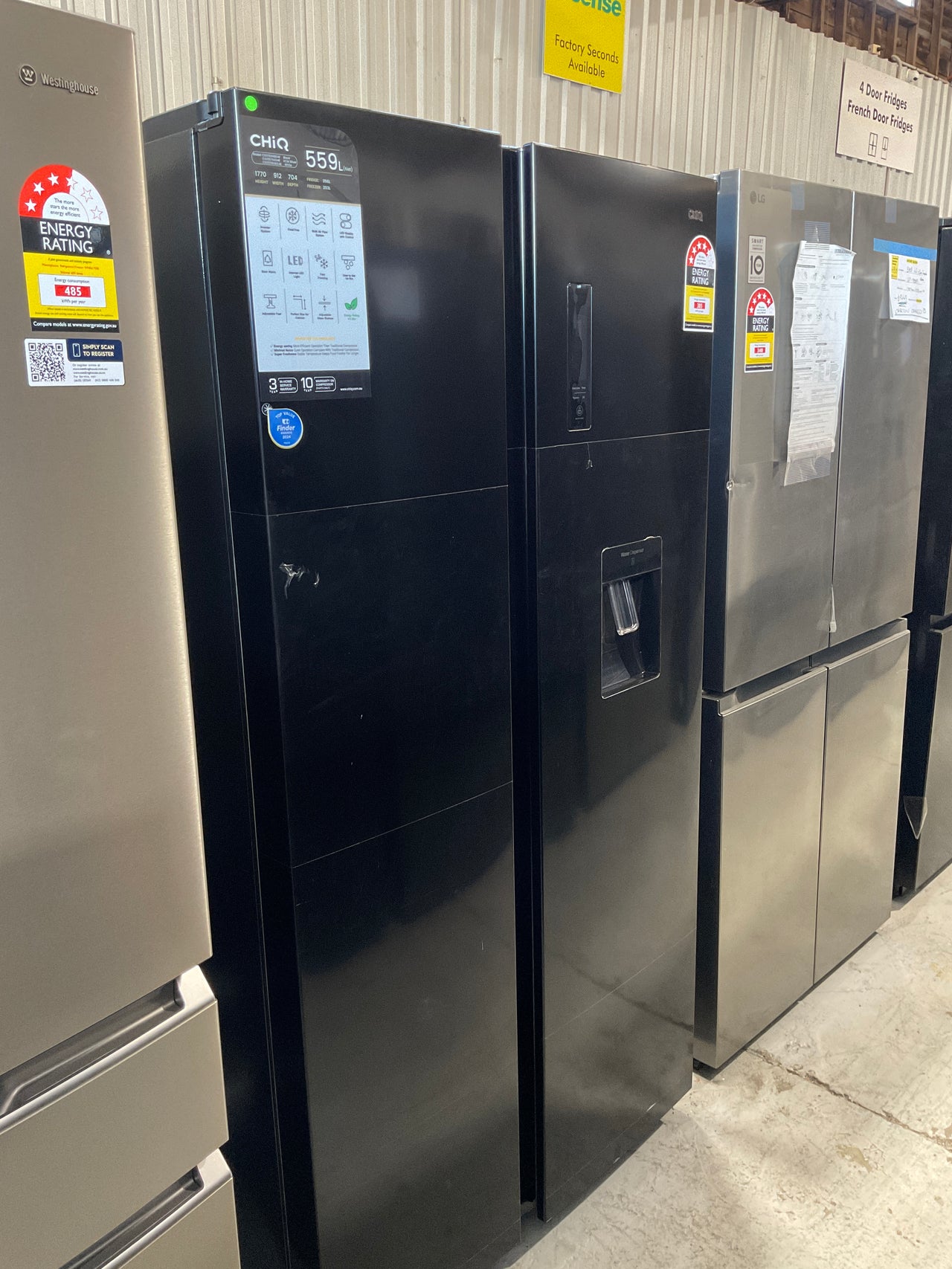 Transportation damaged CHiQ 559L Side-by-Side Refrigerator with Non-Plumbed Water Dispenser – Black CSS556NBD4E - Second Hand Appliances Geebung
