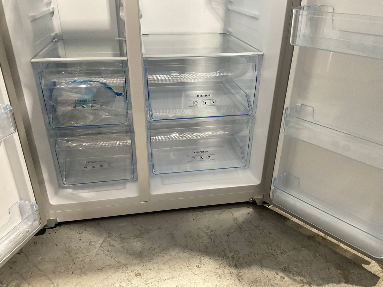 Transportation damaged CHiQ 559L Side-by-Side Refrigerator with Non-Plumbed Water Dispenser – Black CSS556NBD4E - Second Hand Appliances Geebung