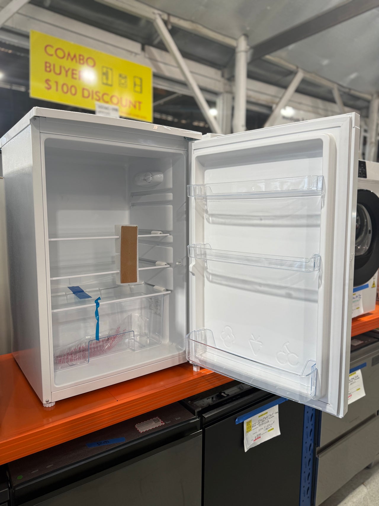 Transportation damaged CHiQ CSR120DW 126-litre bar fridge - Second Hand Appliances Geebung
