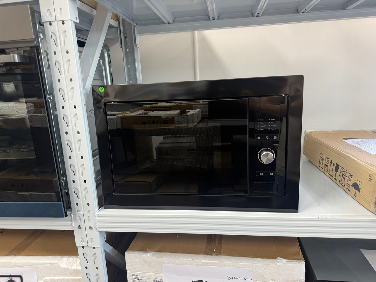Transportation damaged Fisher & Paykel 60cm Series 5 Compact Microwave Oven – Black OM25BLSB1 - Second Hand Appliances Geebung