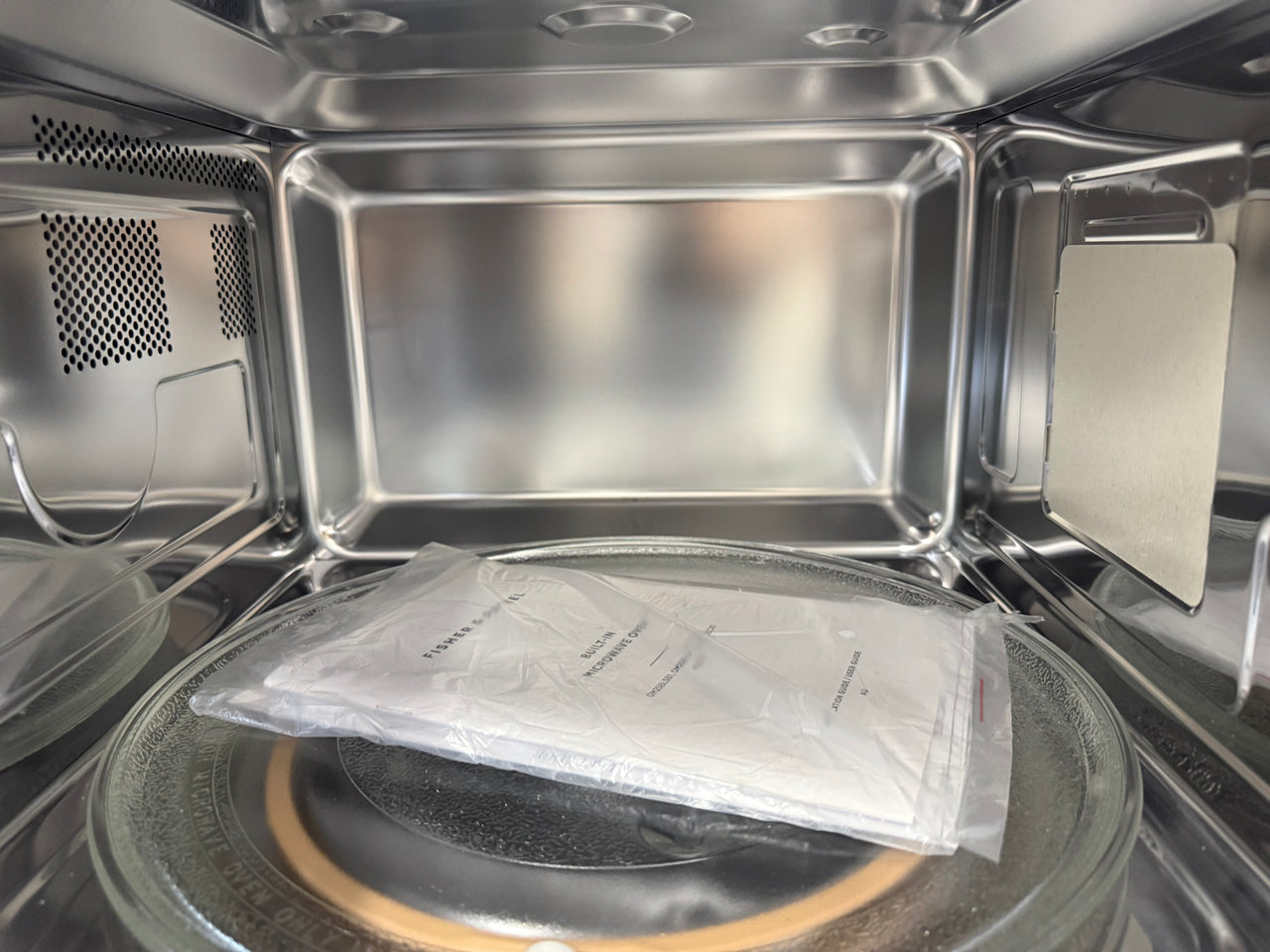 Transportation damaged Fisher & Paykel 60cm Series 5 Compact Microwave Oven – Black OM25BLSB1 - Second Hand Appliances Geebung