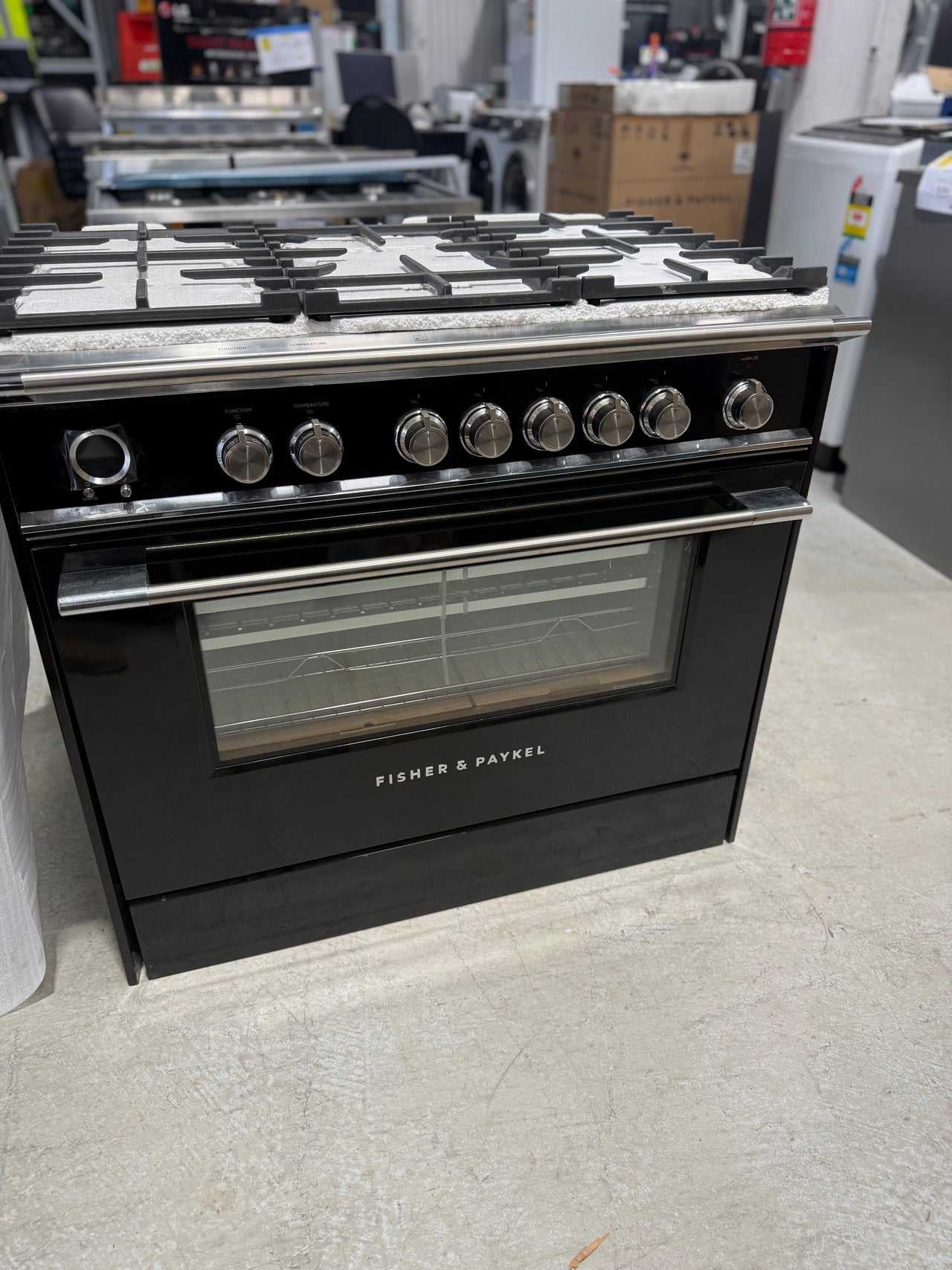 Transportation damaged Fisher & Paykel 90 cm Series 9 Classic 5-Burner Dual-Fuel Cooker – Black (OR90SCG6B1) - Second Hand Appliances Geebung