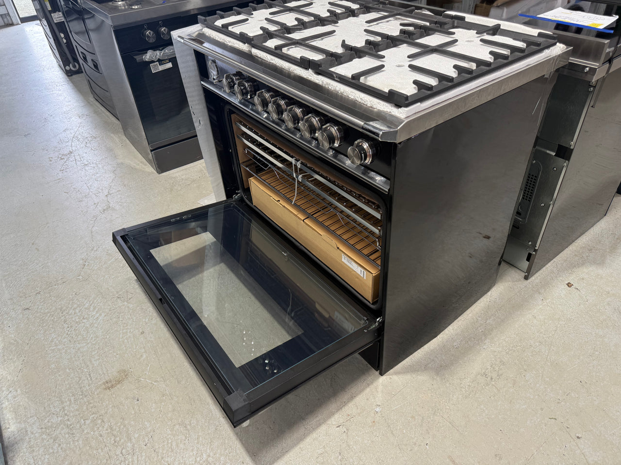 Transportation damaged Fisher & Paykel 90 cm Series 9 Classic 5-Burner Dual-Fuel Cooker – Black (OR90SCG6B1) - Second Hand Appliances Geebung