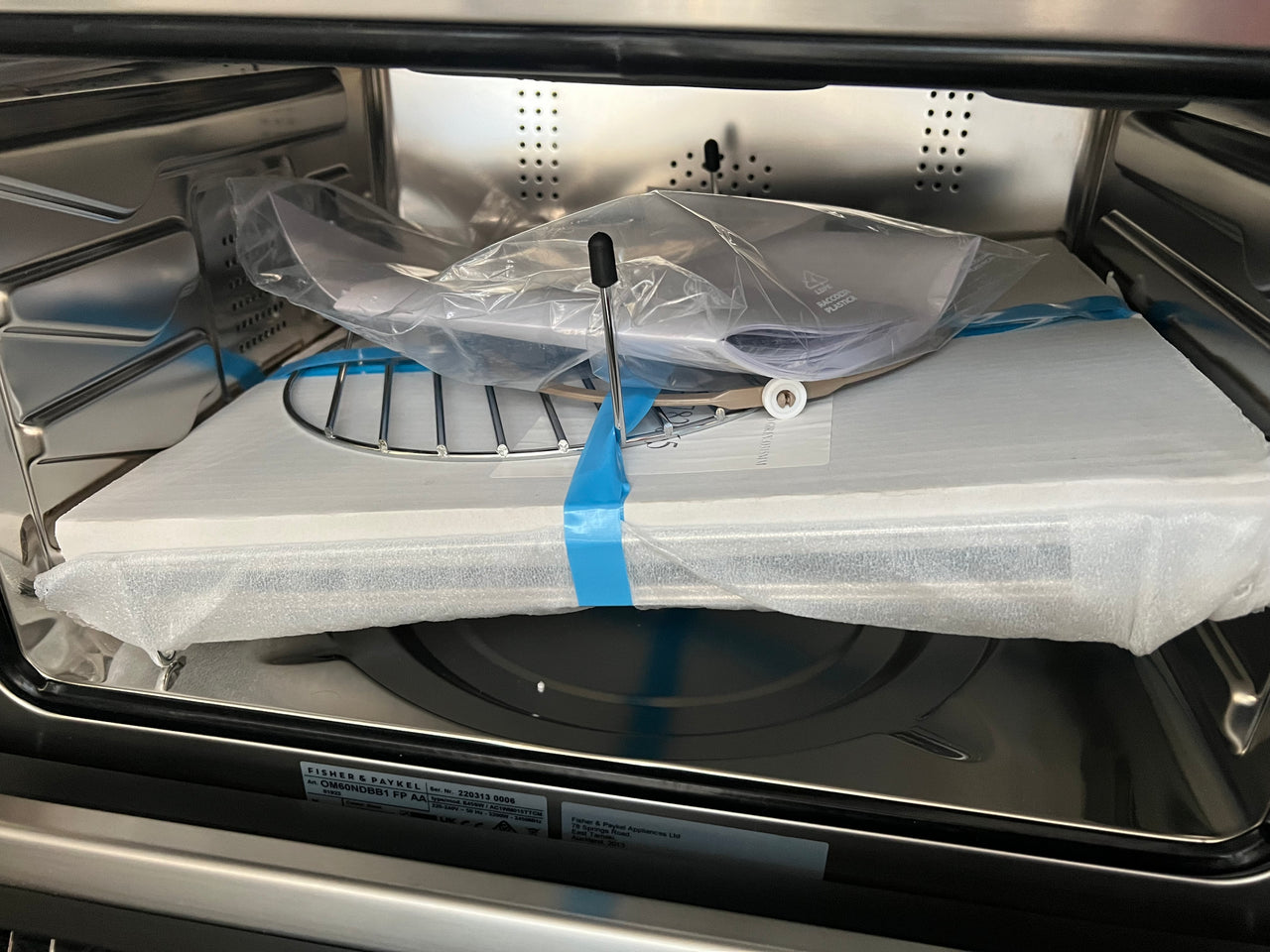 Transportation damaged Fisher&Paykel Built-in 60cm Combination Microwave Oven OM60NDBB1 - Second Hand Appliances Geebung