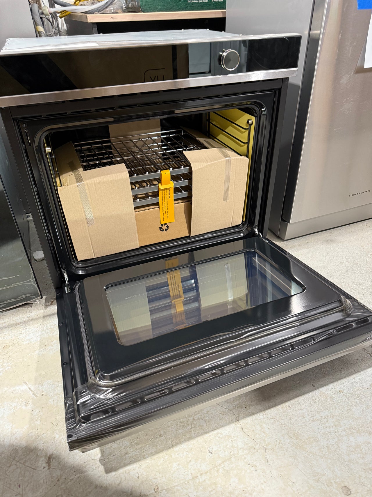 Transportation damaged Fisher & Paykel OB76SDPTDX2 76cm Series 9 built-in pyrolytic oven - Second Hand Appliances Geebung