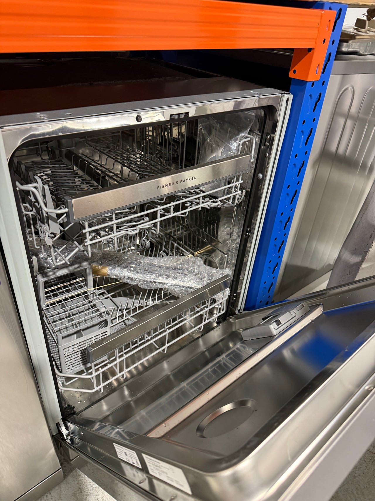 Transportation damaged Fisher & Paykel Series 5 DW60UN2X2 built-under dishwasher - Second Hand Appliances Geebung