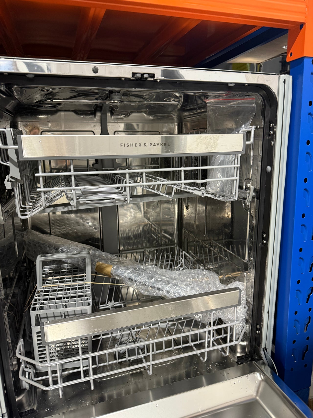 Transportation damaged Fisher & Paykel Series 5 DW60UN2X2 built-under dishwasher - Second Hand Appliances Geebung