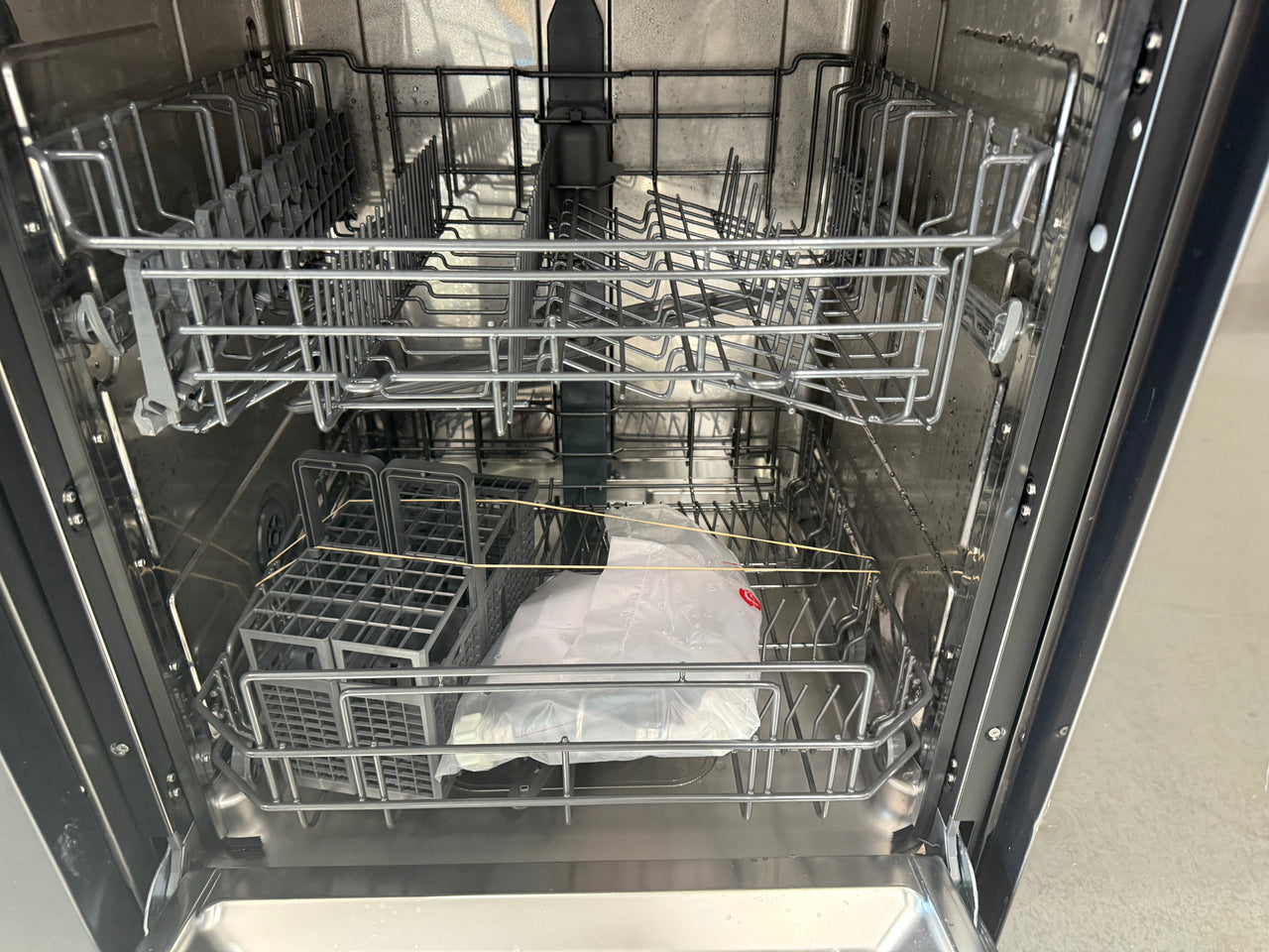 Transportation damaged Haier Freestanding Dishwasher Model:HDW15F2B1 - Second Hand Appliances Geebung