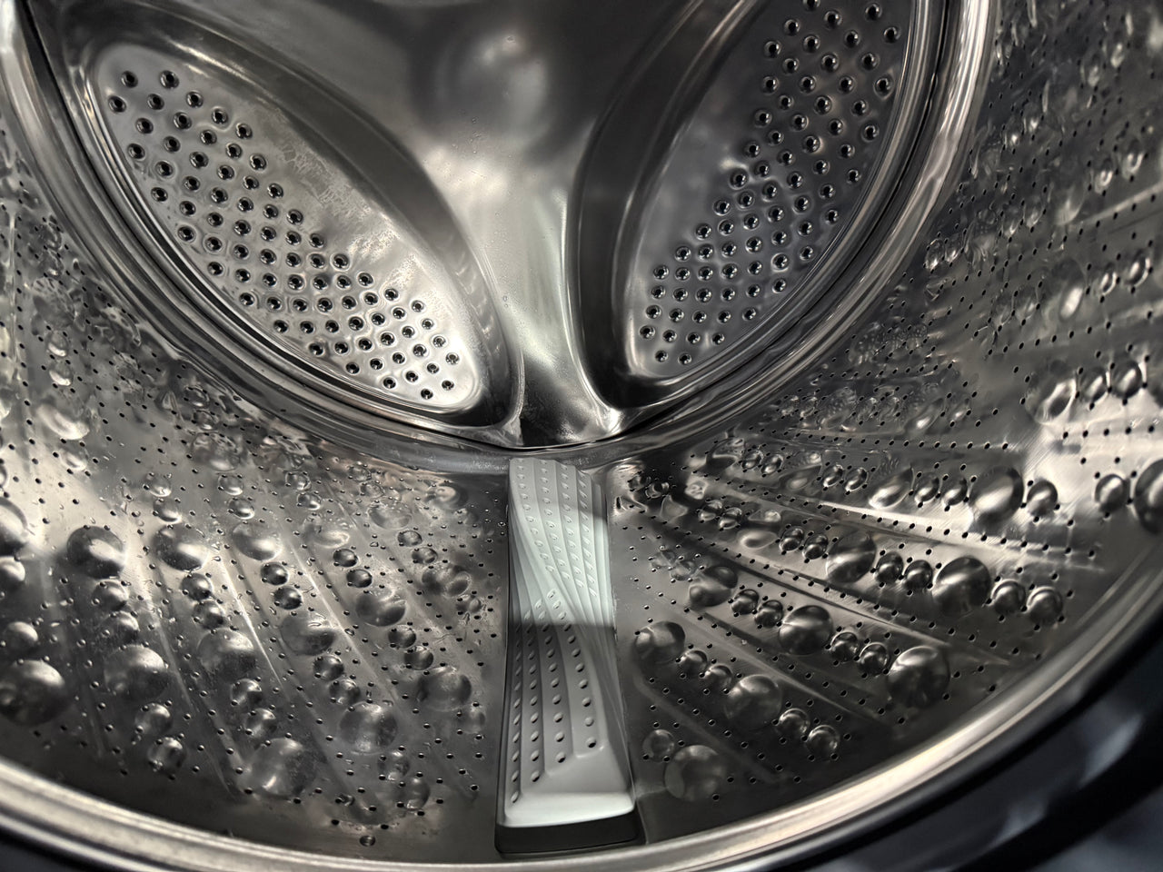 Buy Transportation damaged Hisense 10kg Front Load Washer HWFS1015AB |  | [product_variant] | Second Hand Appliances Geebung Brisbane