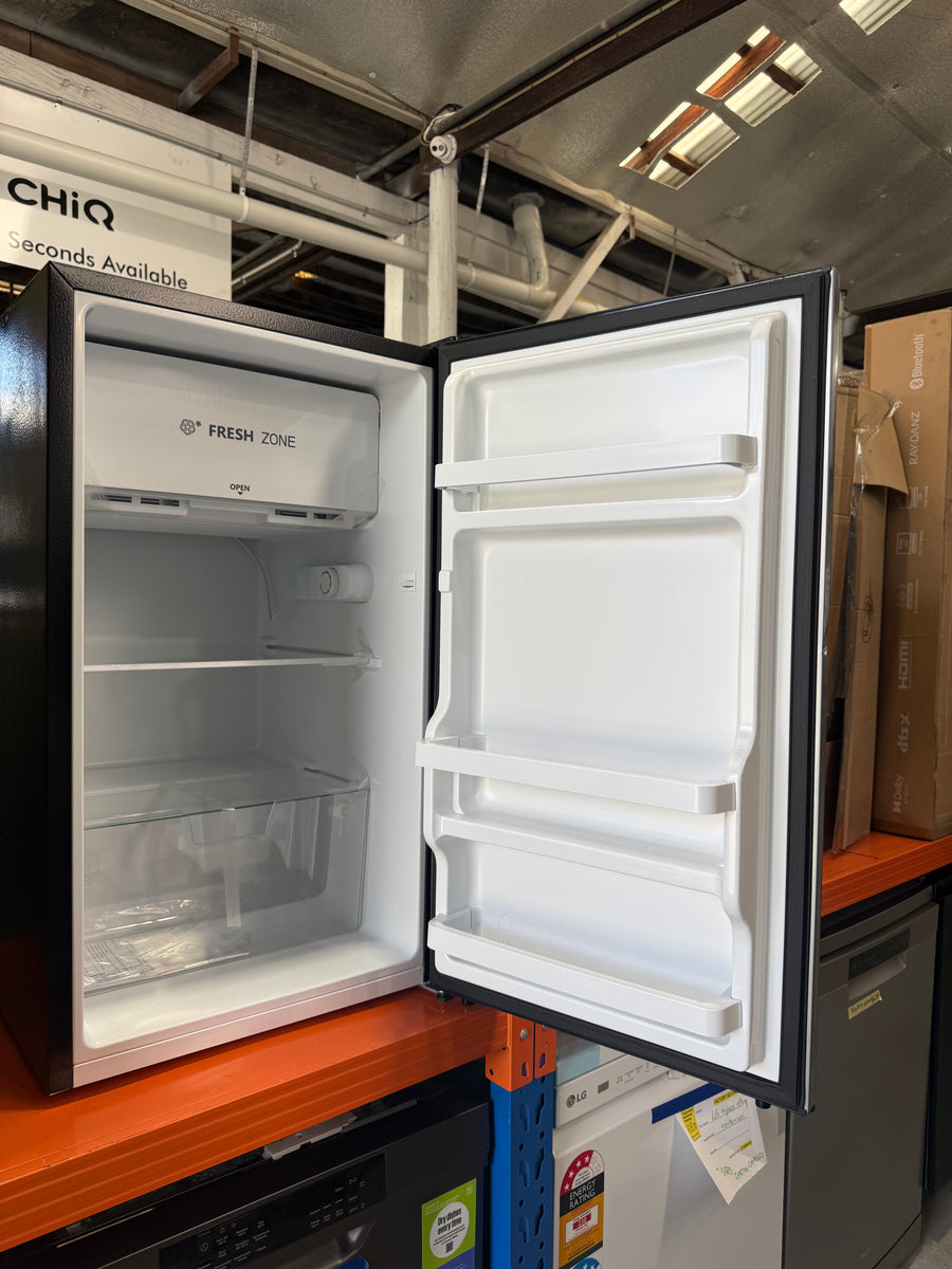 Transportation damaged Hisense 124l bar fridge HRBF126S - Second Hand Appliances Geebung