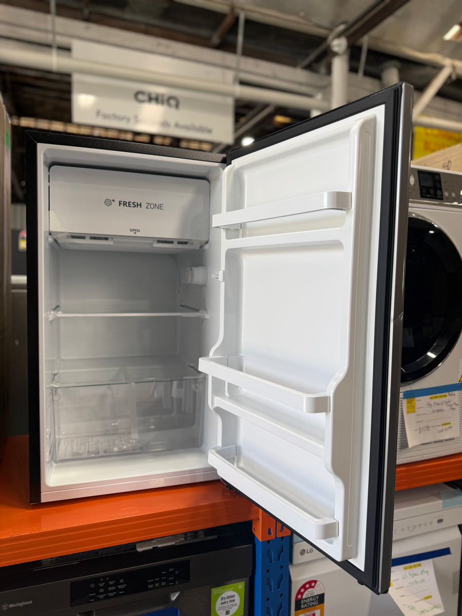 Transportation damaged Hisense 124l bar fridge HRBF126S - Second Hand Appliances Geebung