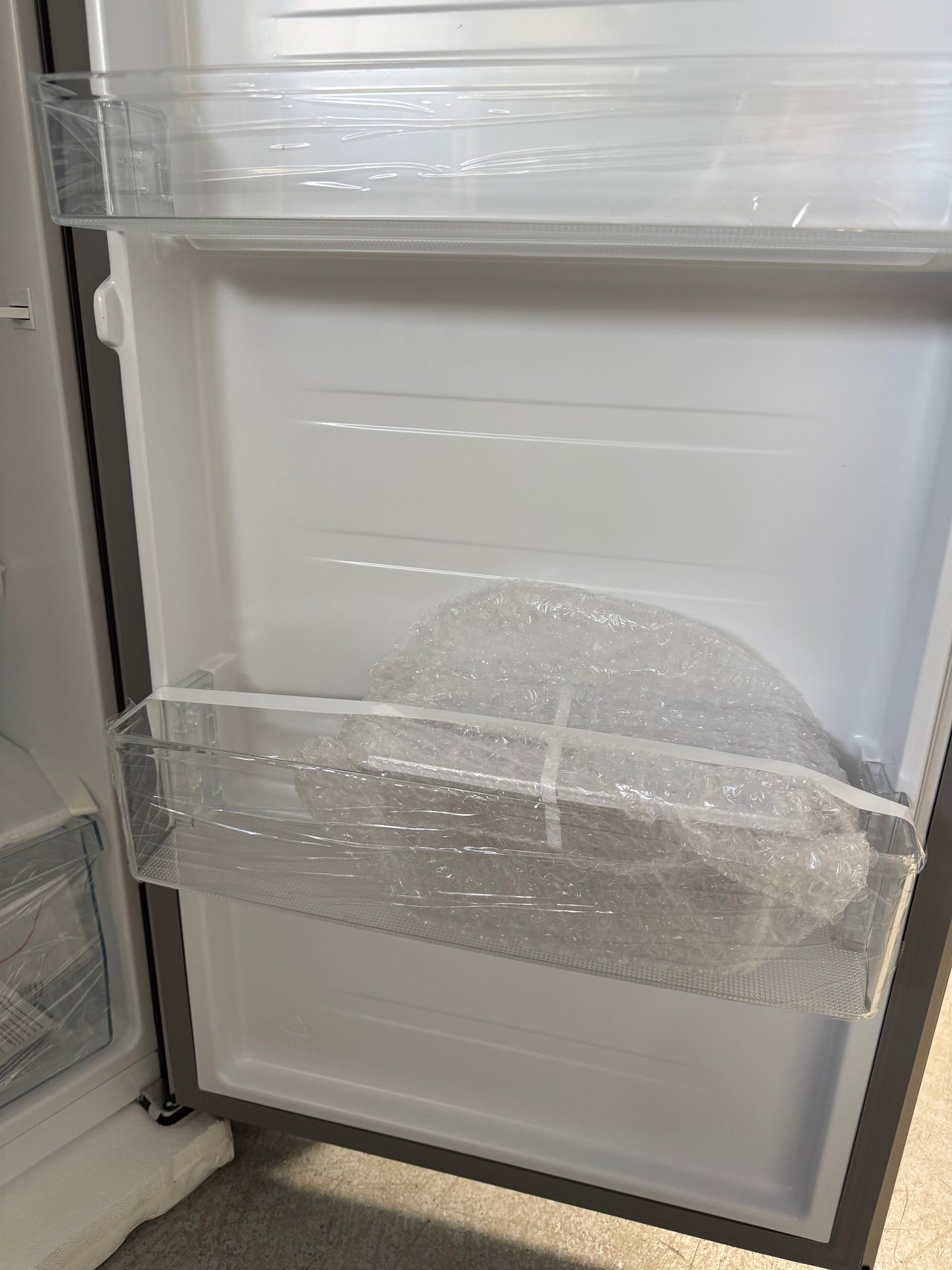 Transportation damaged Hisense 205L Top Mount Fridge – HRTF206S - Second Hand Appliances Geebung