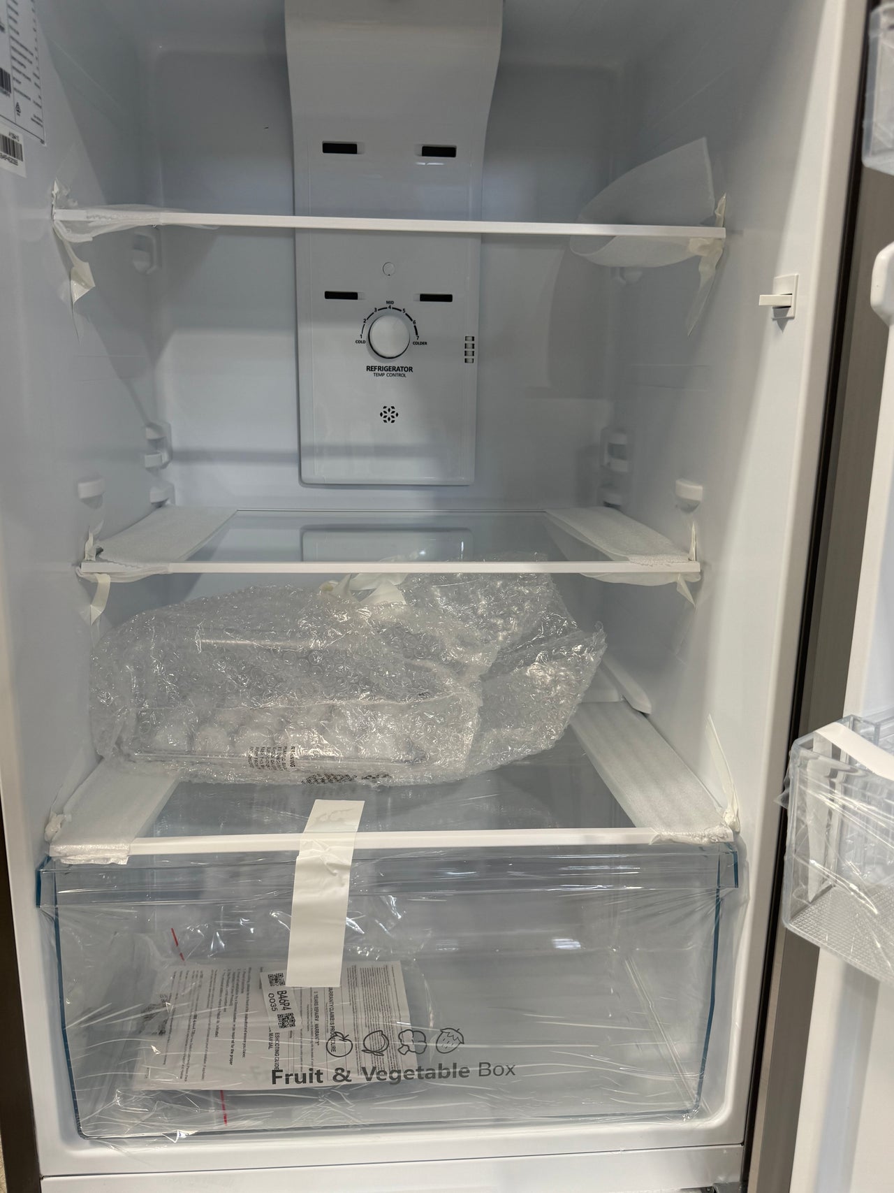 Transportation damaged Hisense 205L Top Mount Fridge – HRTF206S - Second Hand Appliances Geebung