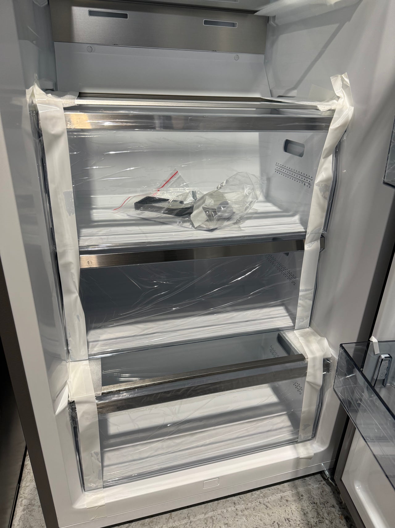 Transportation damaged Hisense 384L Vertical Hybrid Freezer Model: HRVF384S - Second Hand Appliances Geebung