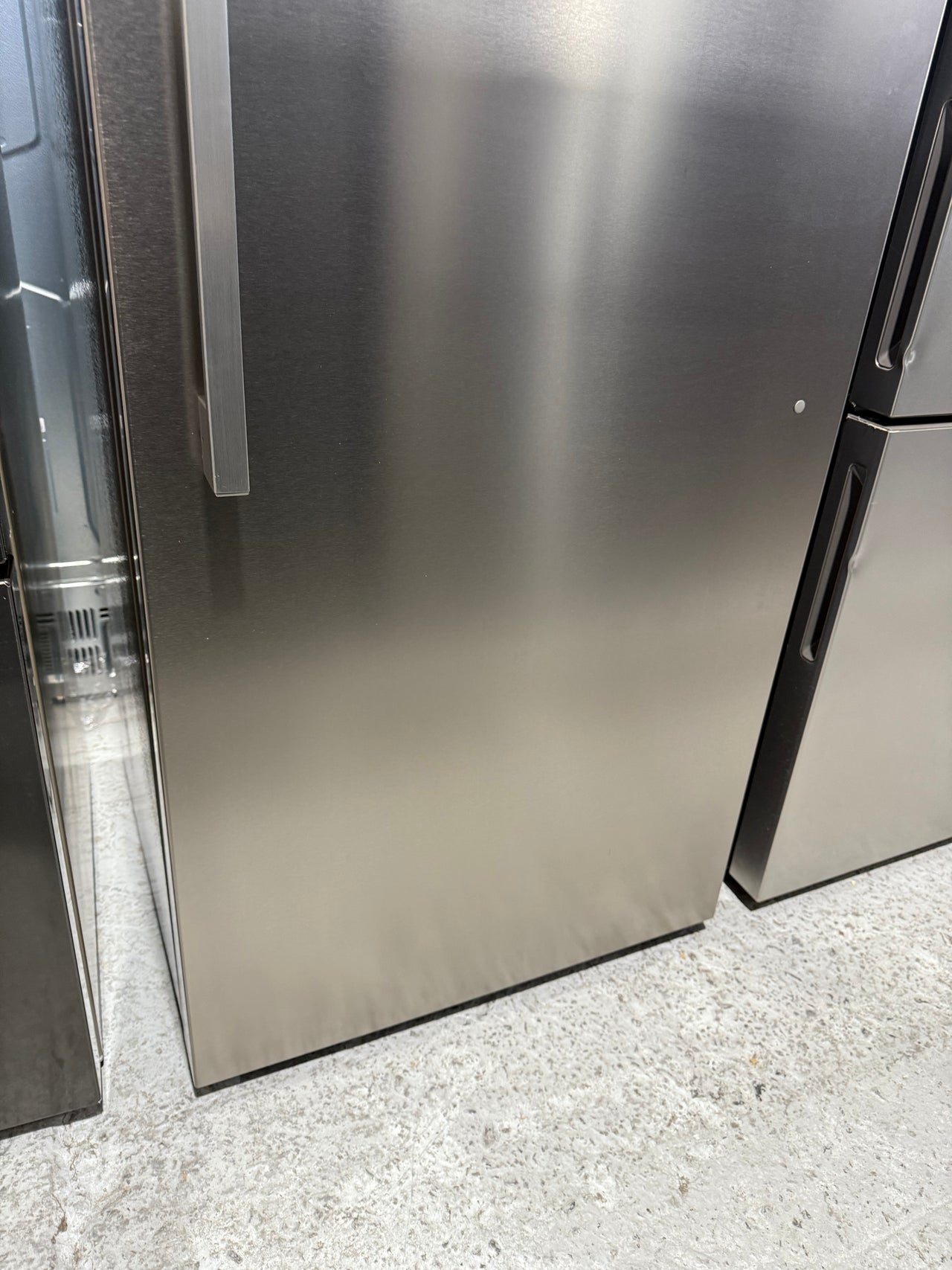 Transportation damaged Hisense 384L Vertical Hybrid Freezer Model: HRVF384S - Second Hand Appliances Geebung