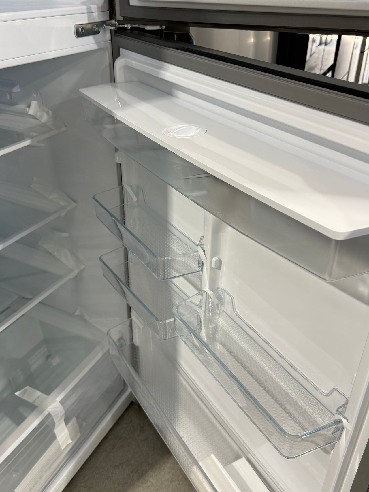 Transportation damaged Hisense 496L Top Mount refrigerator HRTF496SW - Second Hand Appliances Geebung