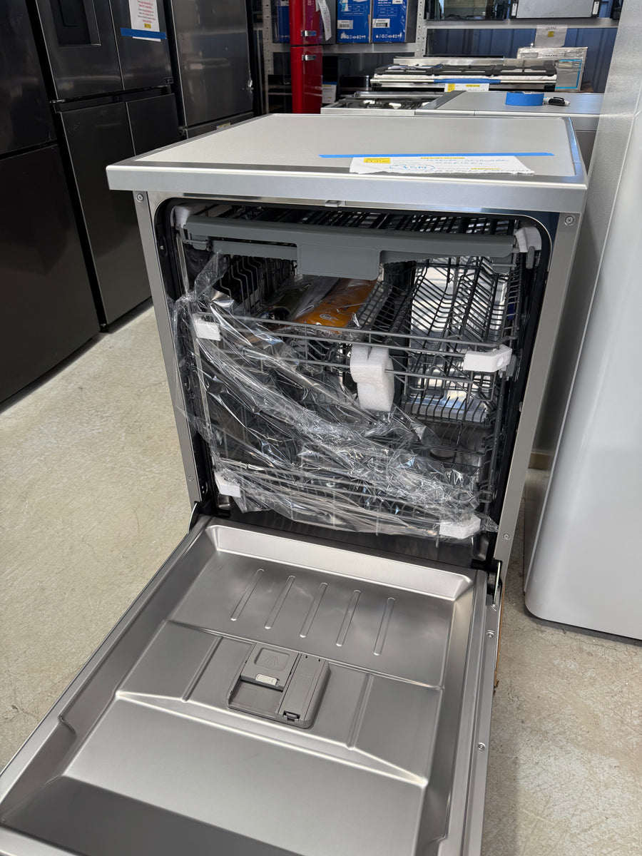 Transportation damaged Hisense 60cm Freestanding Dishwasher Model:HSCE14FS - Second Hand Appliances Geebung