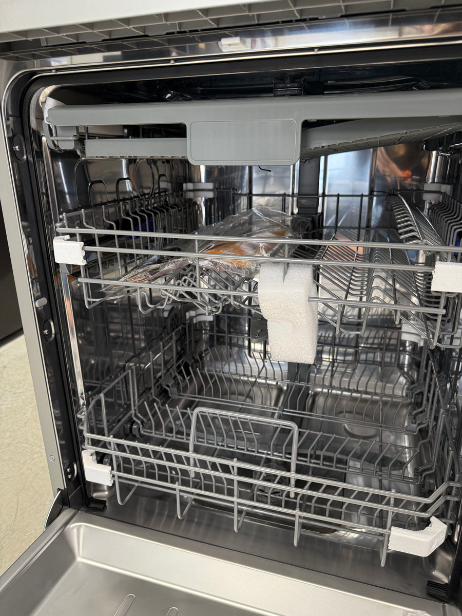 Transportation damaged Hisense 60cm Freestanding Dishwasher Model:HSCE14FS - Second Hand Appliances Geebung