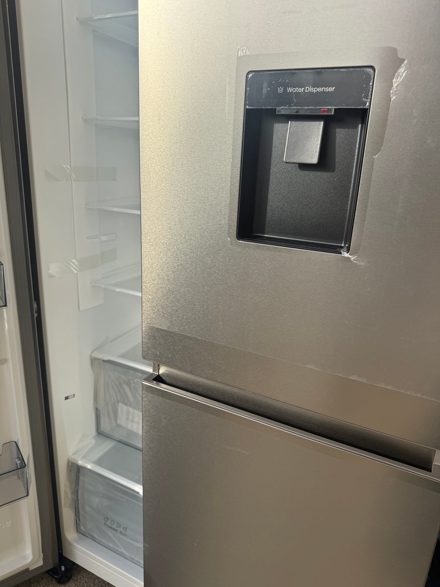 Transportation damaged Hisense 649L Side by Side Refrigerator with Water Dispenser – Stainless Steel Model: HRSBS649SW - Second Hand Appliances Geebung