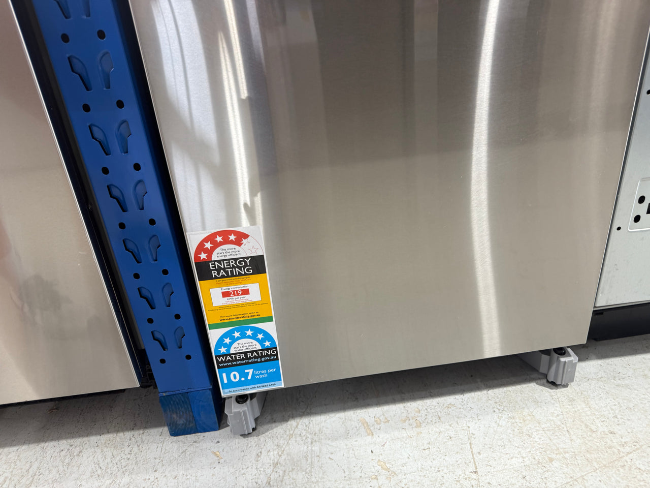 Transportation damaged Hisense Freestanding Dishwasher Stainless Steel HSAA16FS - Second Hand Appliances Geebung