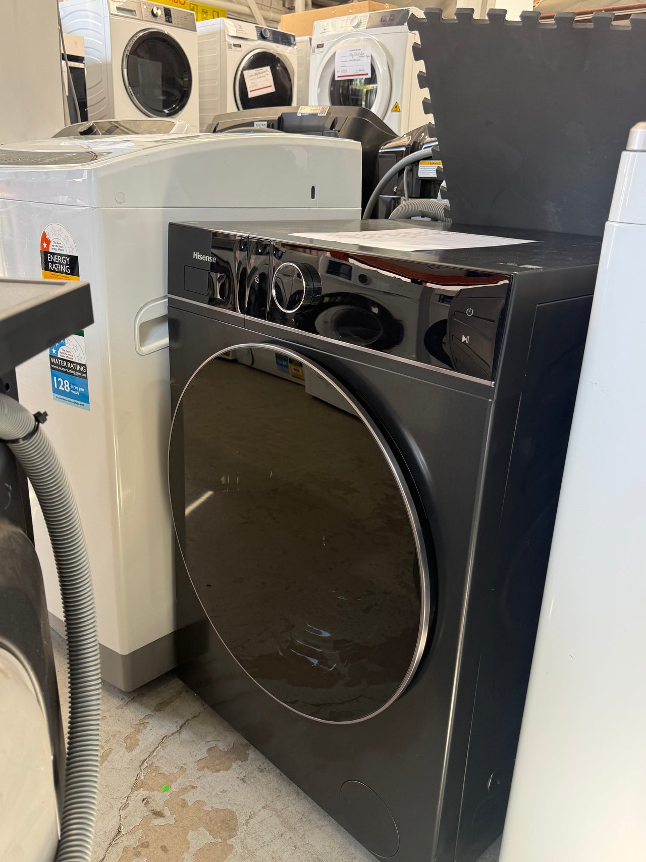 Transportation damaged Hisense HCF8I1215HB Series 8i Washer & Heat Pump Dryer Combo - Second Hand Appliances Geebung