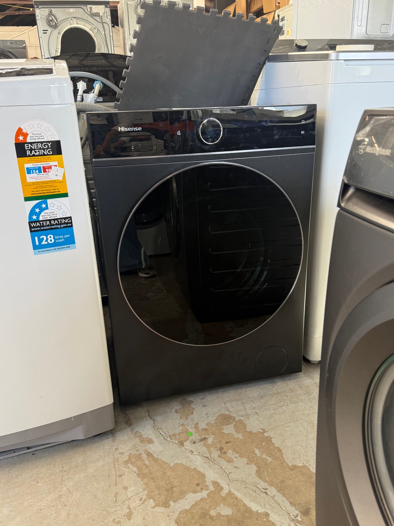 Transportation damaged Hisense HCF8I1215HB Series 8i Washer & Heat Pump Dryer Combo - Second Hand Appliances Geebung