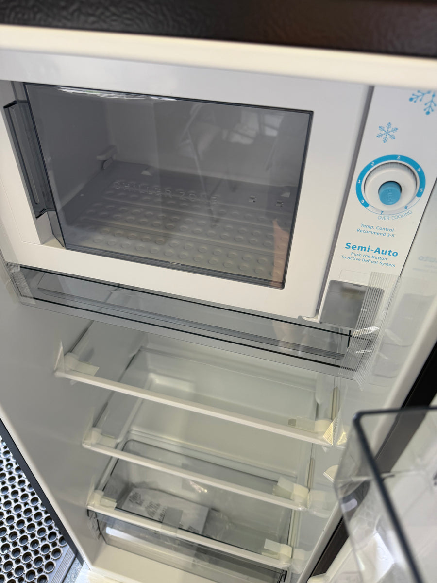 Transportation damaged Hisense HRBF179B 179L Bar Fridge (Black) - Second Hand Appliances Geebung
