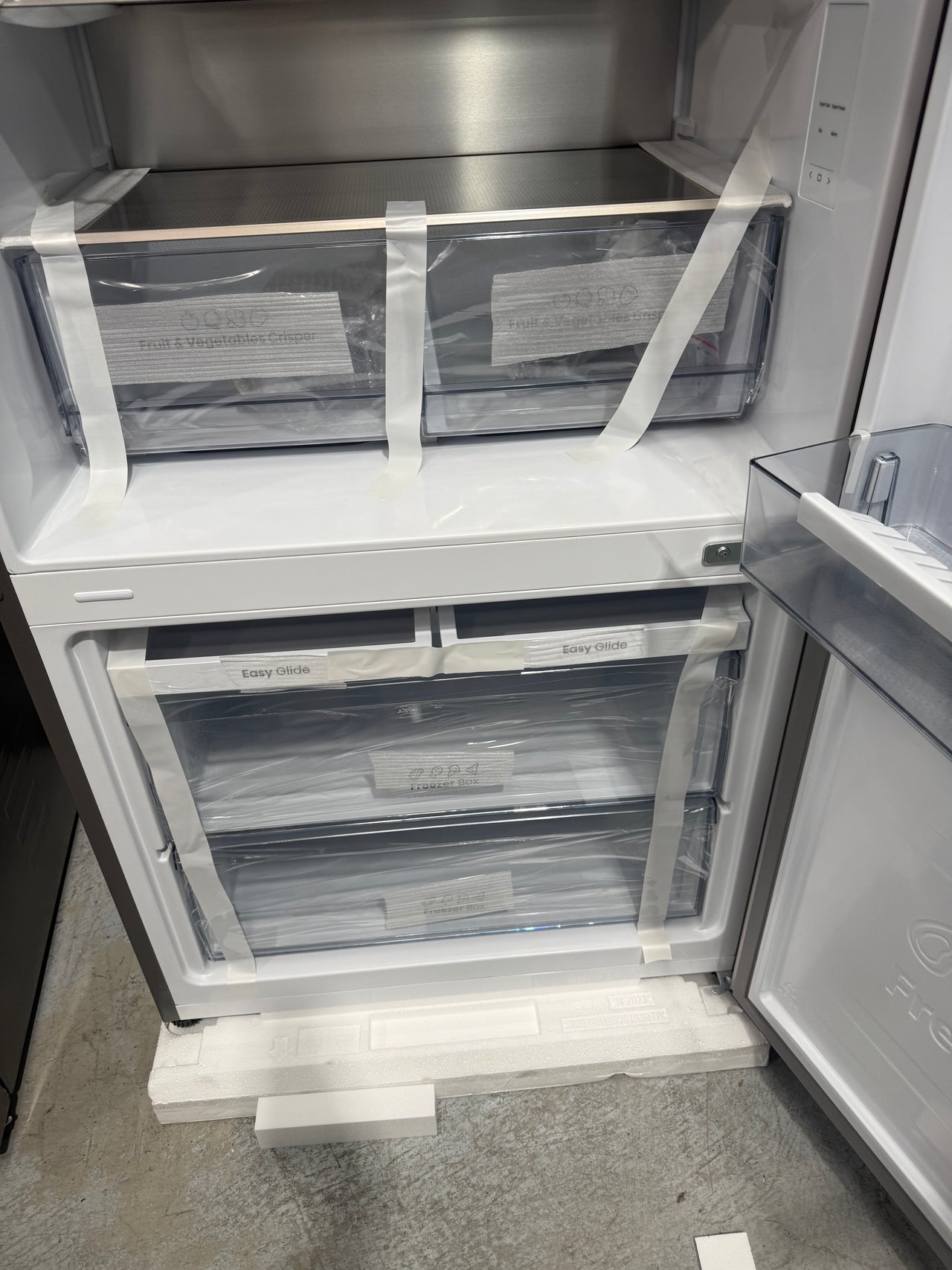 Transportation damaged Hisense HRBM503S 503L Bottom-Mount Refrigerator – Stylish Design & Efficient Cooling - Second Hand Appliances Geebung