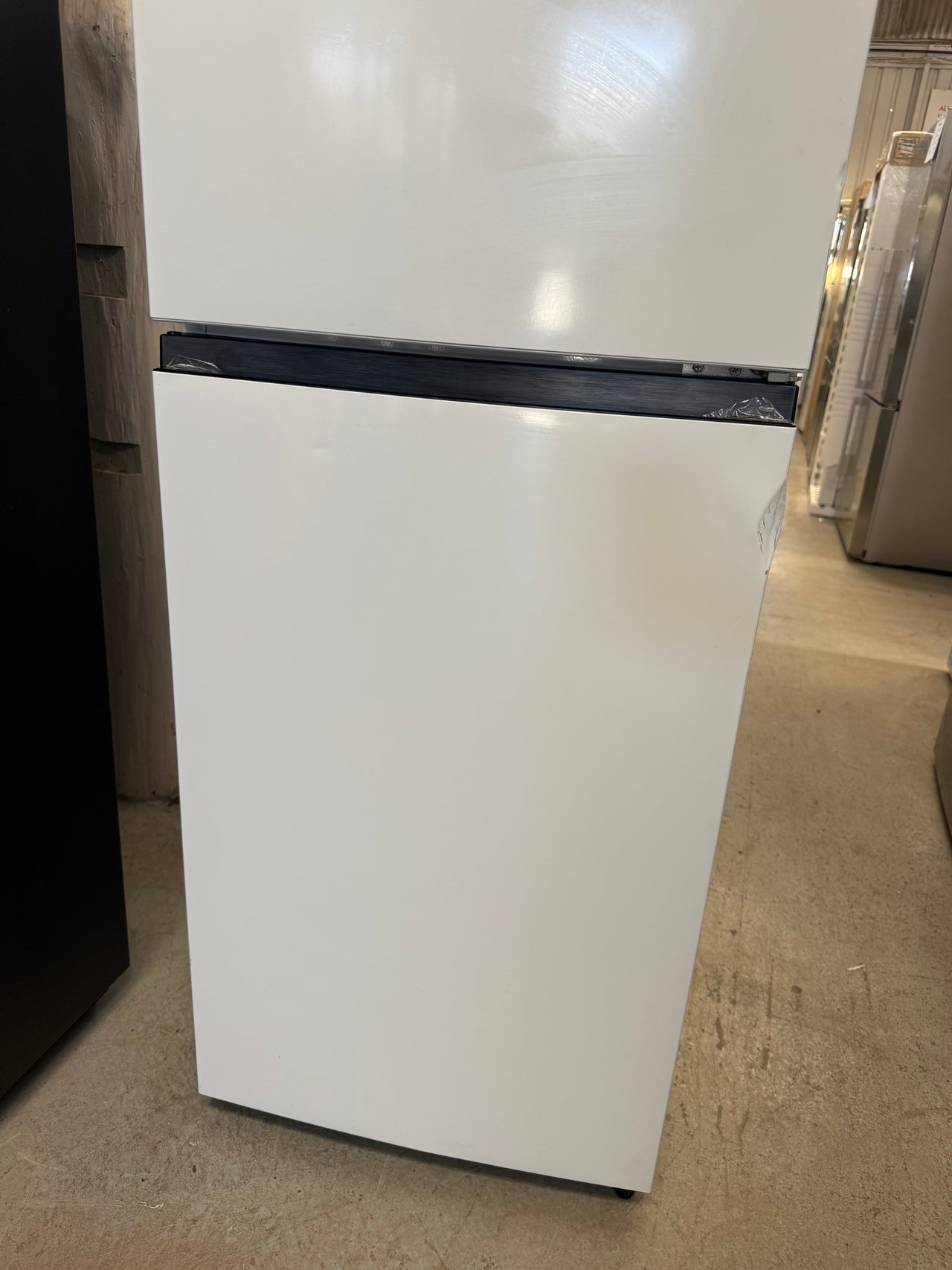 Transportation damaged Hisense HRTF206 205L Top Mount Refrigerator – White - Second Hand Appliances Geebung