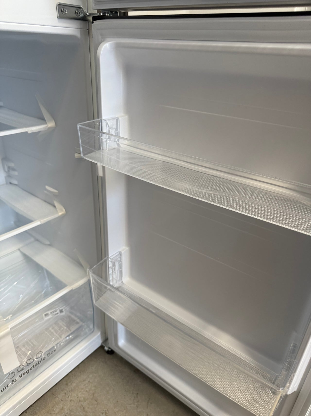 Transportation damaged Hisense HRTF206 205L Top Mount Refrigerator – White - Second Hand Appliances Geebung