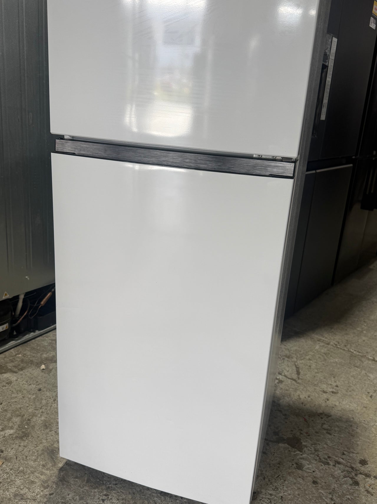 Transportation damaged Hisense HRTF206 205L Top Mount Refrigerator – White - Second Hand Appliances Geebung