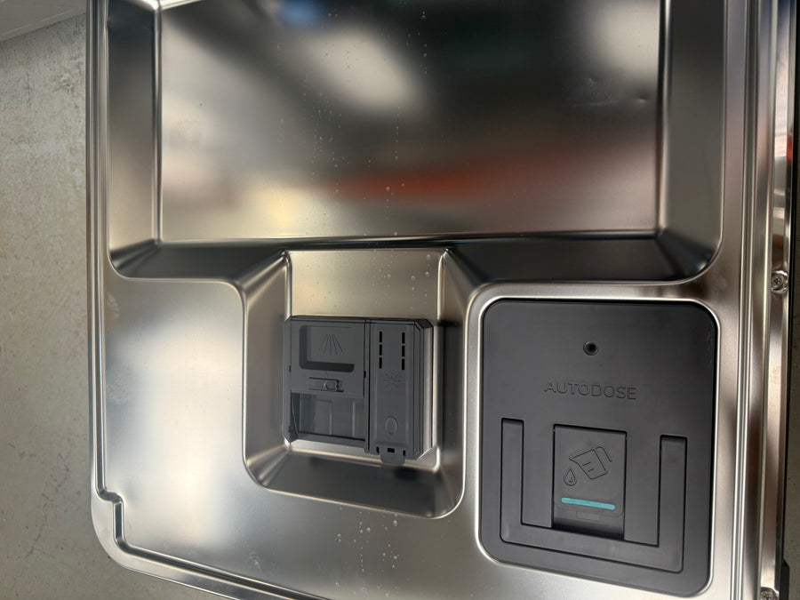 Transportation damaged Hisense HSAP16FB 16-Place Freestanding Dishwasher – Black Steel - Second Hand Appliances Geebung