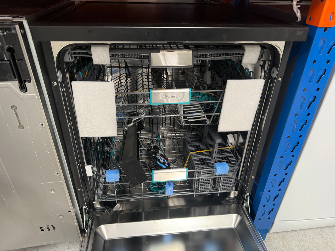 Transportation damaged Hisense HSAP16FB 16-Place Freestanding Dishwasher – Black Steel - Second Hand Appliances Geebung