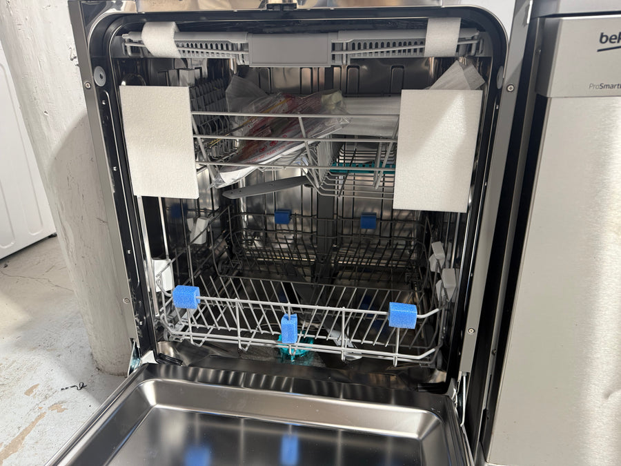 Transportation damaged Hisense HSBE15FS Series 5 Freestanding Dishwasher - Second Hand Appliances Geebung