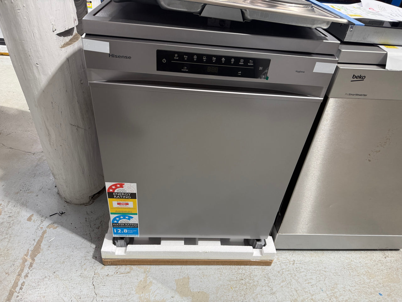 Transportation damaged Hisense HSBE15FS Series 5 Freestanding Dishwasher - Second Hand Appliances Geebung